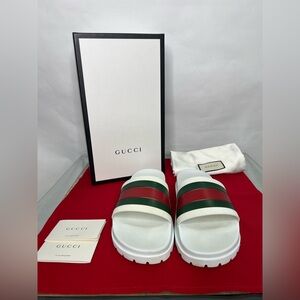 Gucci Pursuit Trek Pool Slide White Slides with Red and Green Stripes